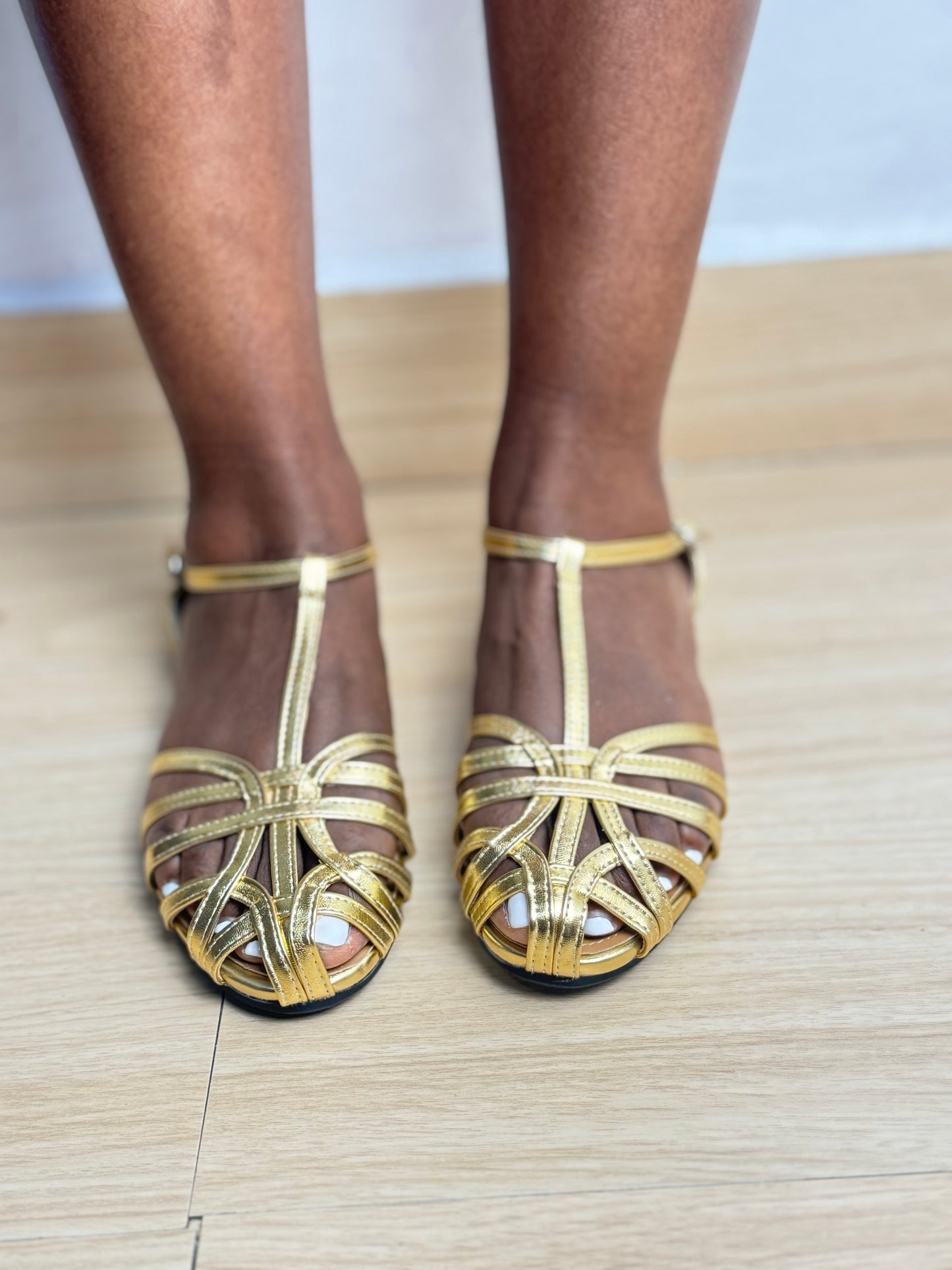 Closed Round-toe Gladiator Flats