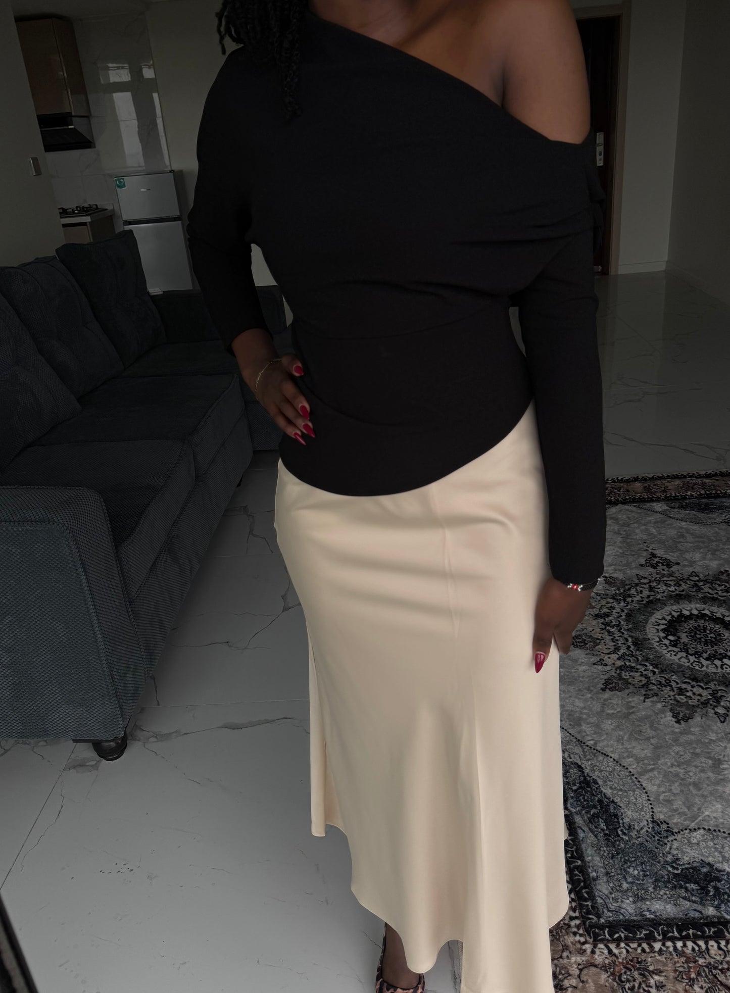 One-hand Offshoulder Asymmetrical Long-Sleeved Top