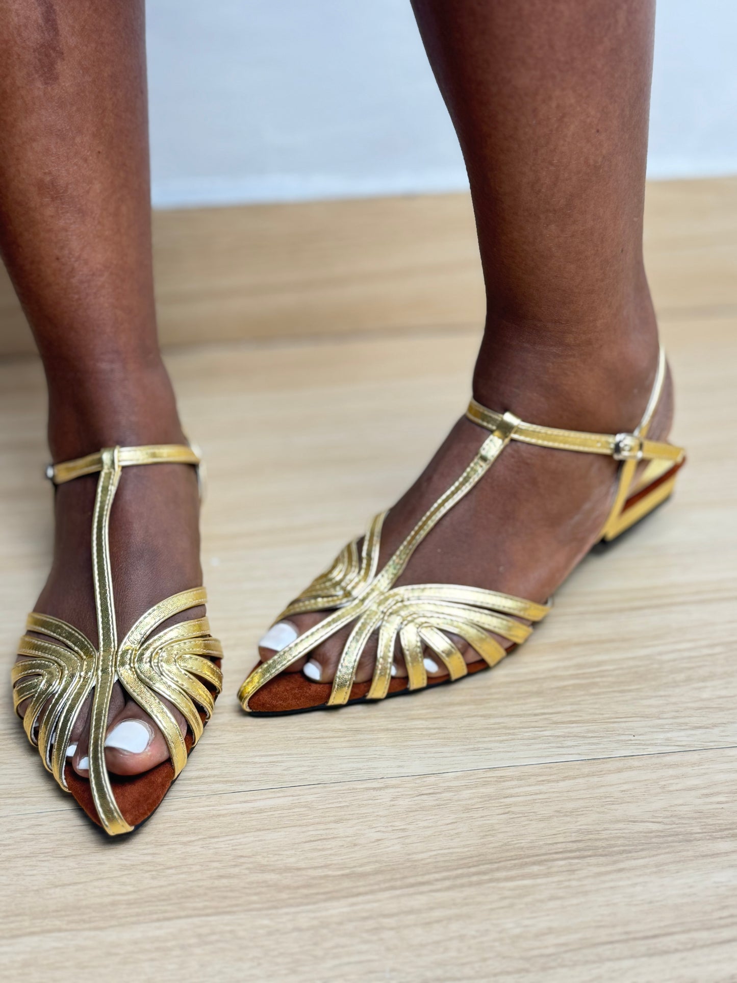 Closed Pointy-toe Gladiator Flats