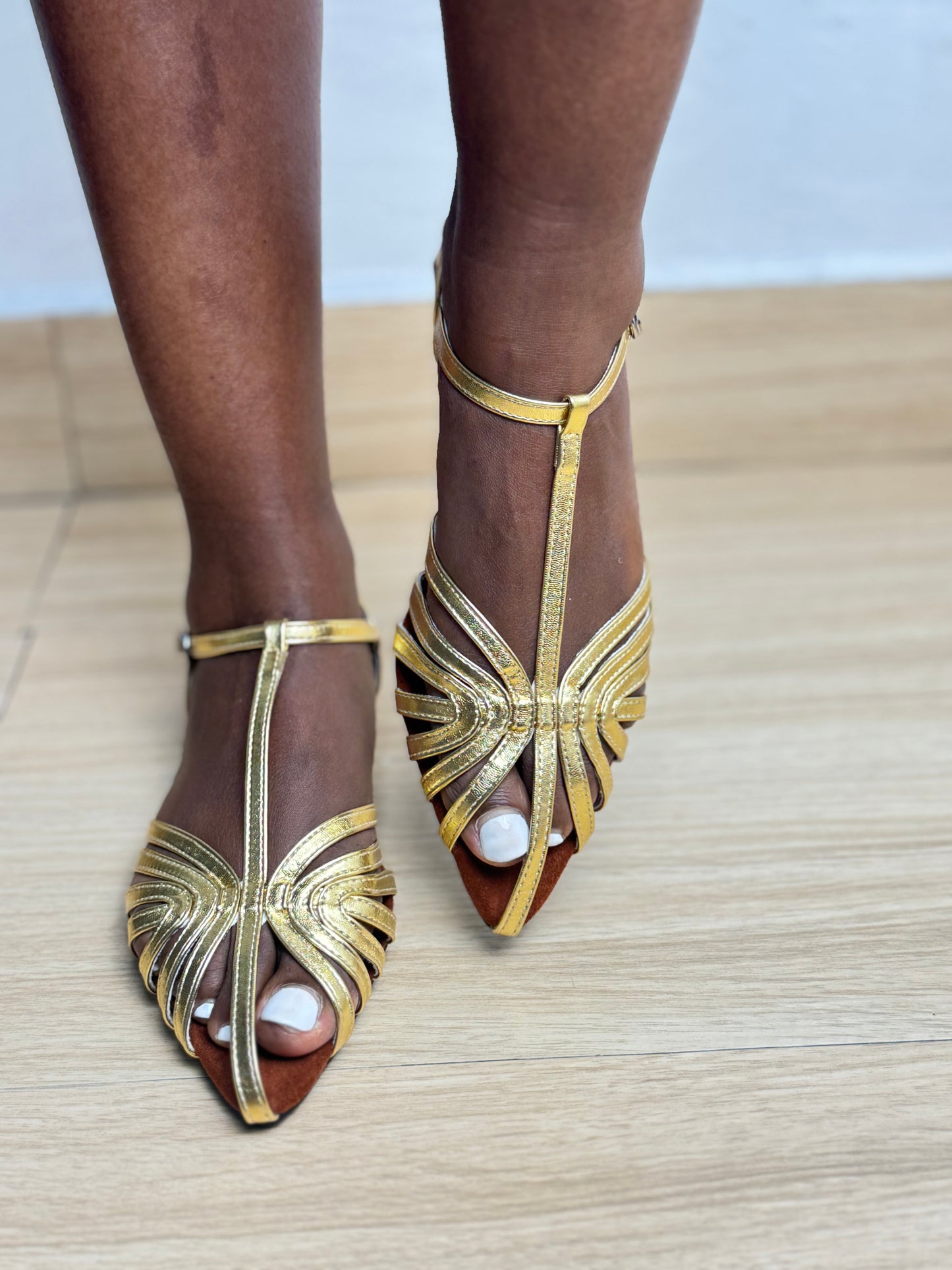 Closed Pointy-toe Gladiator Flats