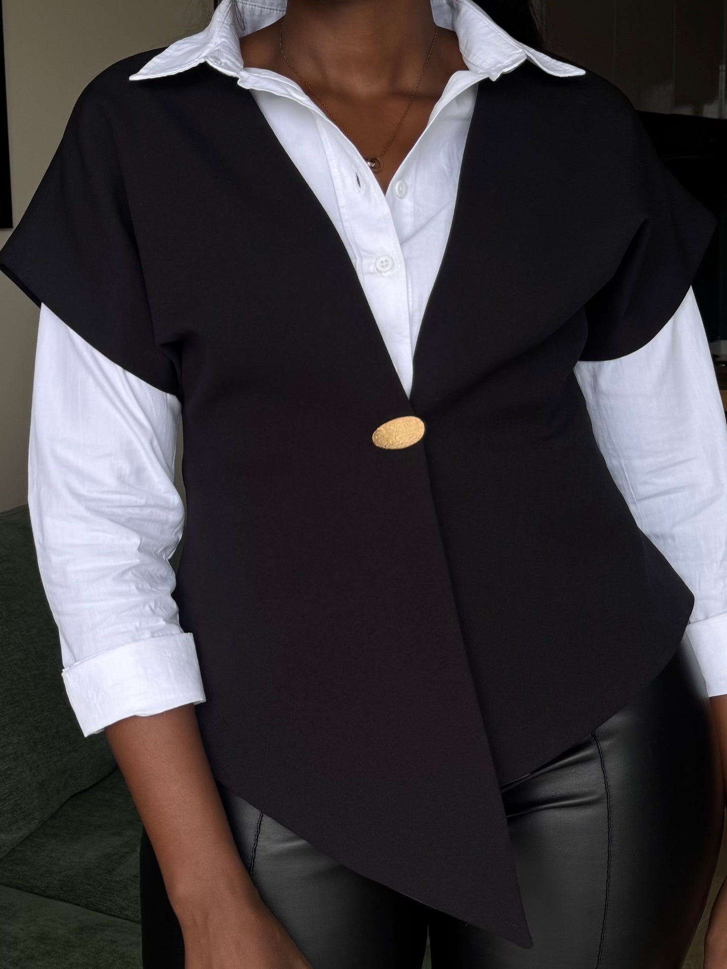 Dahlia Short Sleeved One-buttoned Halfcoat