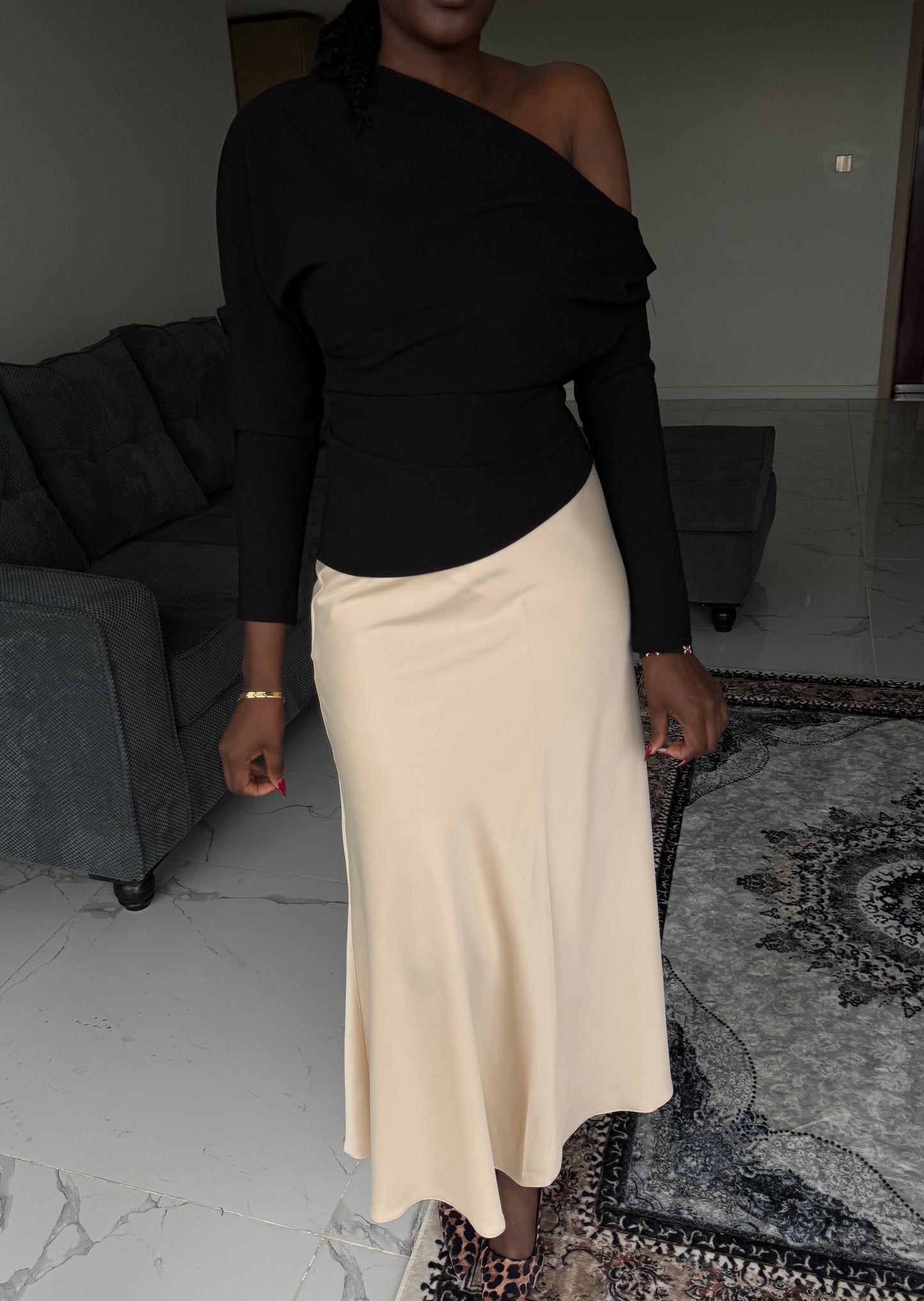 One-hand Offshoulder Asymmetrical Long-Sleeved Top