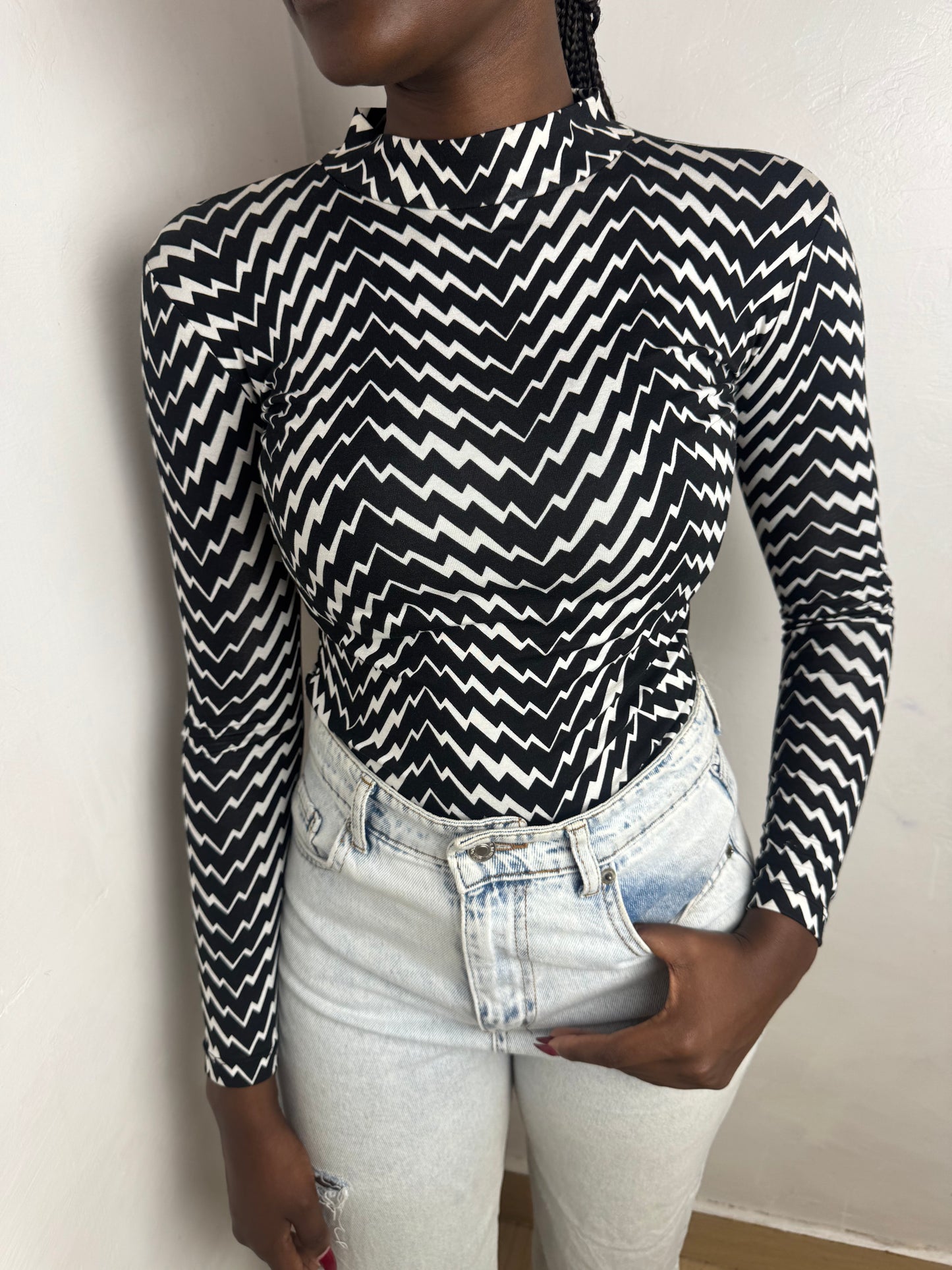 Abstract Long Sleeved Stretcher Top