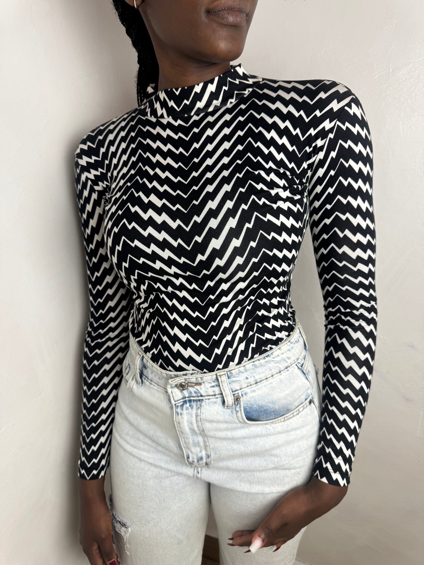 Abstract Long Sleeved Stretcher Top