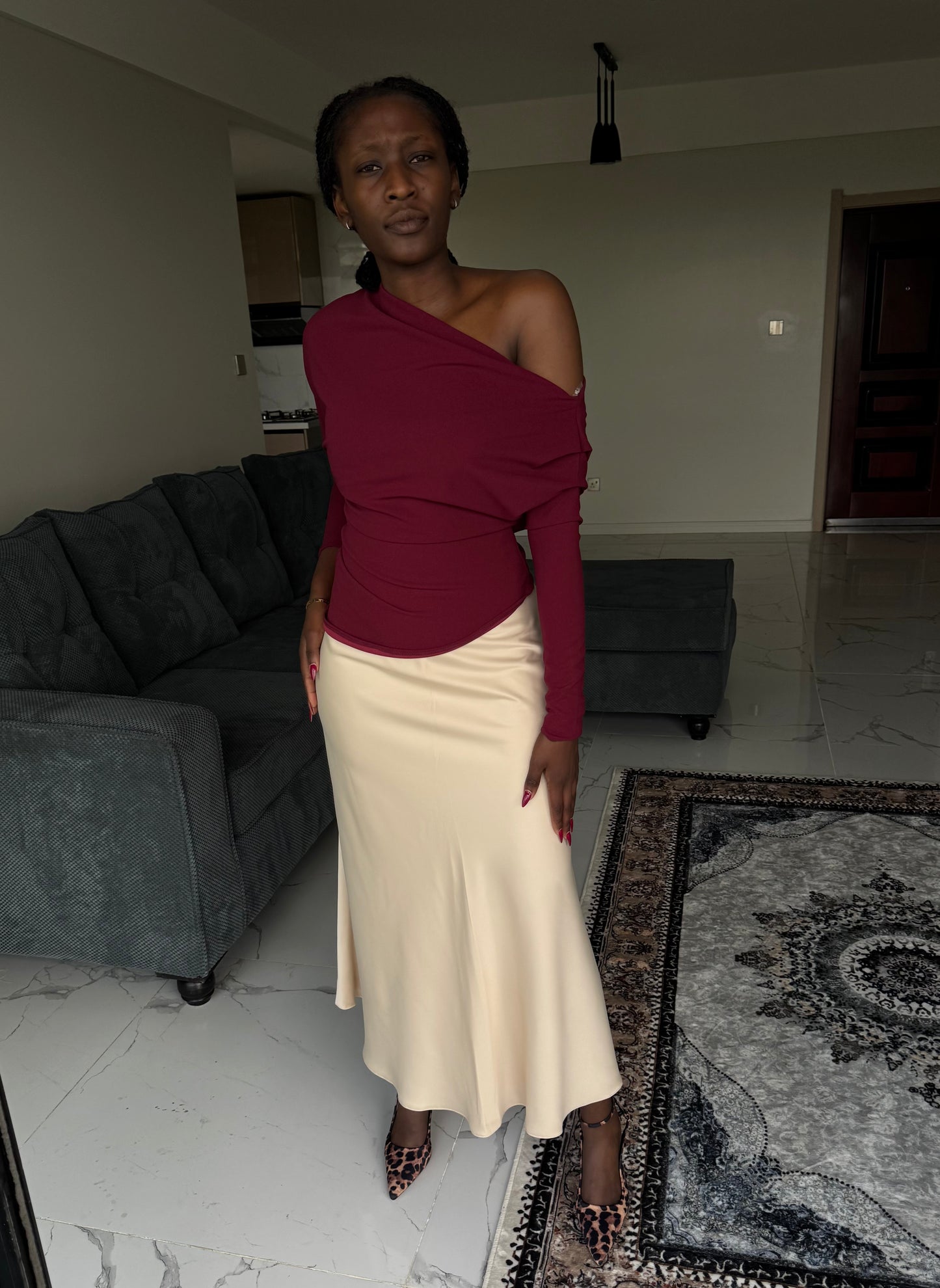 One-hand Offshoulder Asymmetrical Long-Sleeved Top