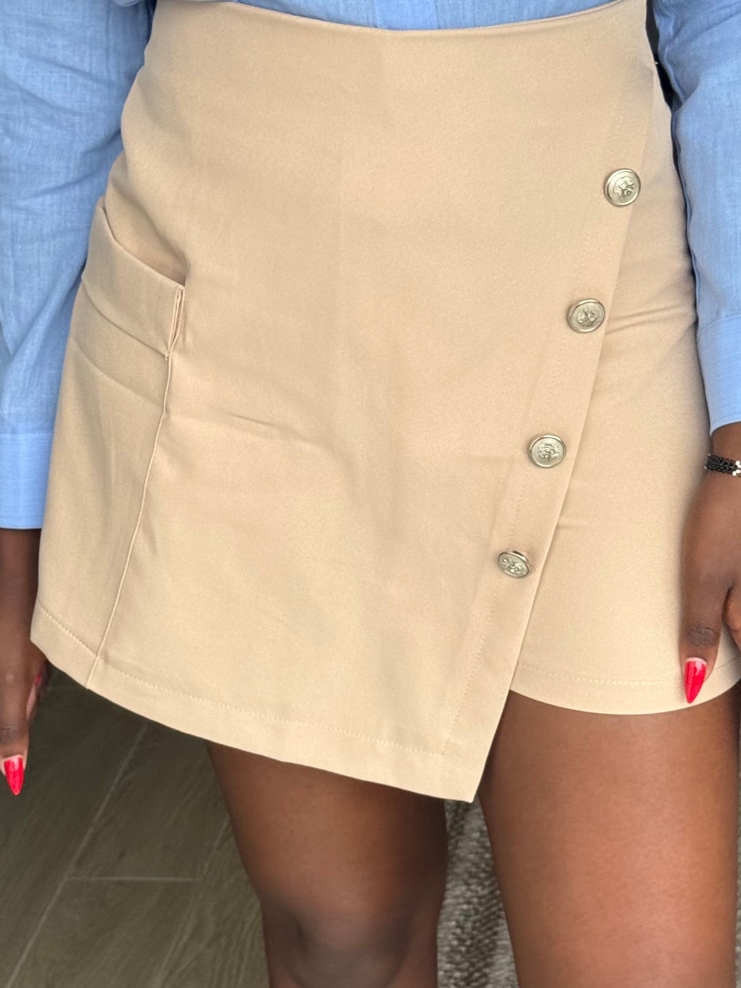 Silver-buttoned Cargo Skorts