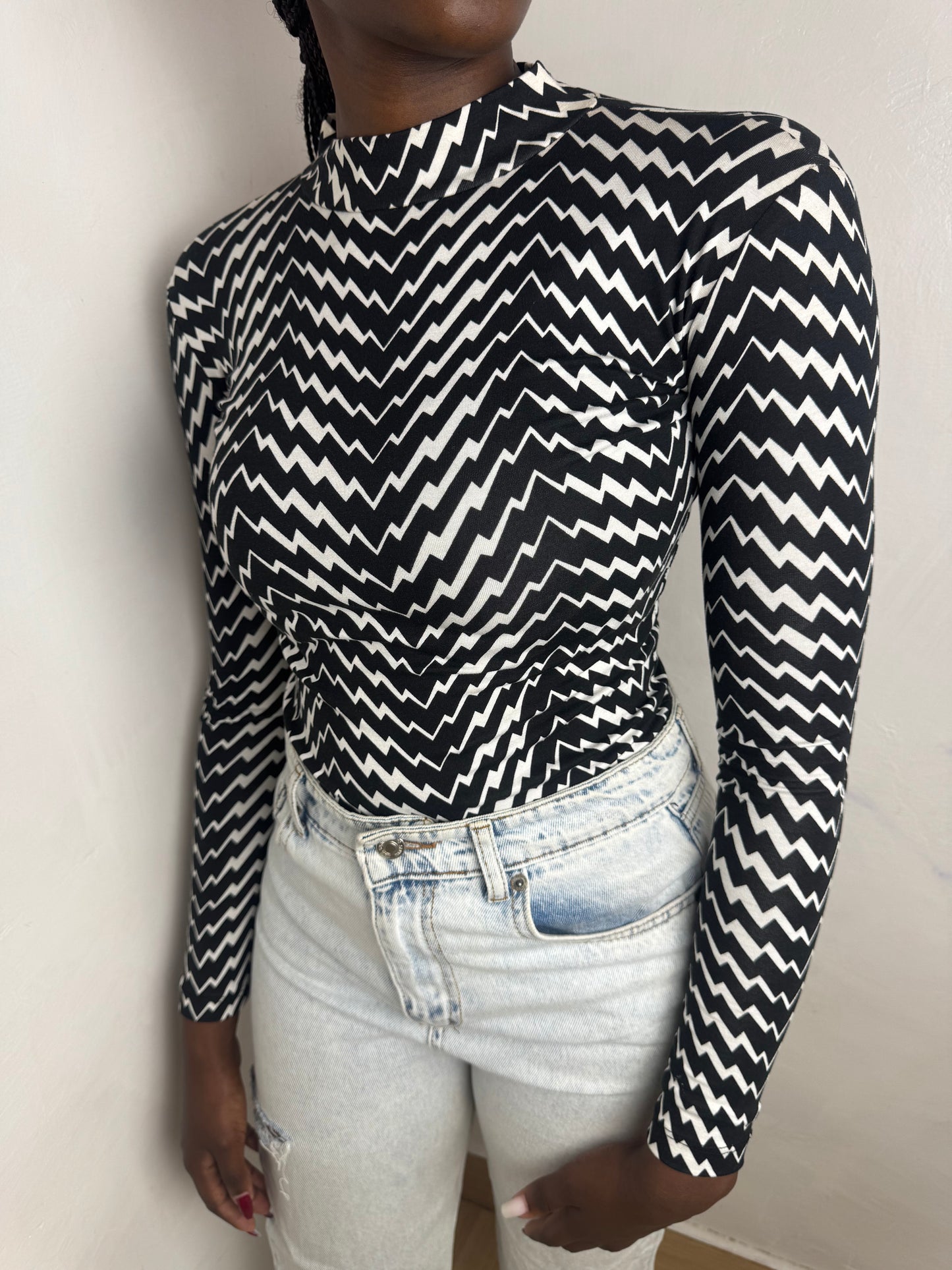 Abstract Long Sleeved Stretcher Top