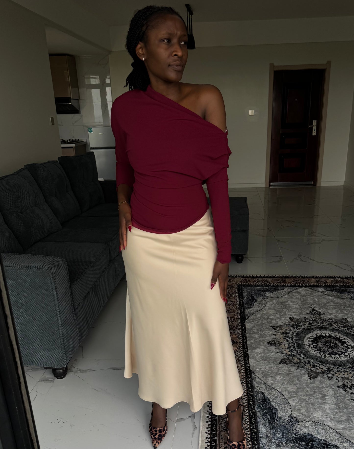One-hand Offshoulder Asymmetrical Long-Sleeved Top