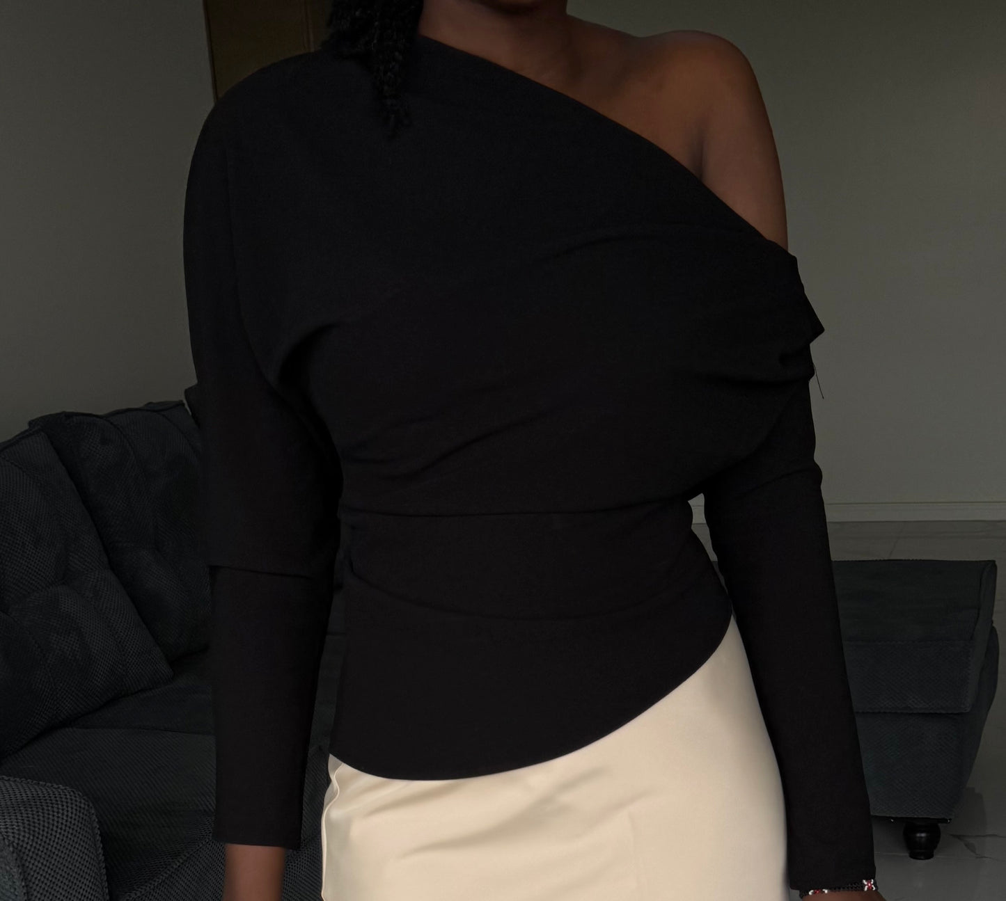 One-hand Offshoulder Asymmetrical Long-Sleeved Top