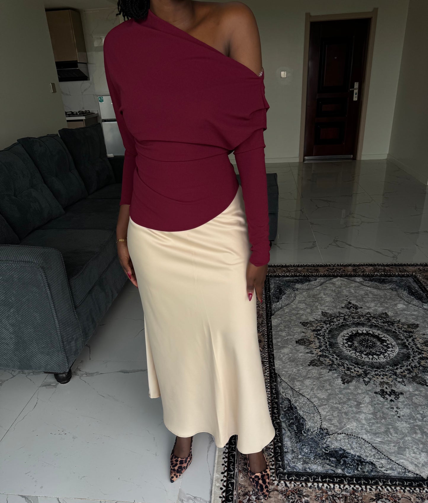 One-hand Offshoulder Asymmetrical Long-Sleeved Top